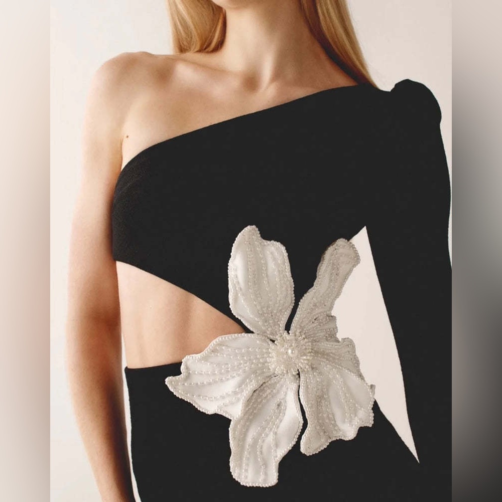 One-Shoulder Black Dress with White Floral Accent - Picture 5 of 7